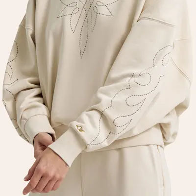 Lainey Wilson x Wrangler Cowboy Sweatshirt 4 Lainey Wilson x Wrangler Cowboy Sweatshirt